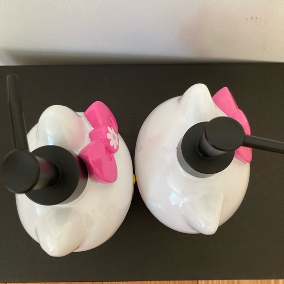 Hello Kitty Soap Pump Dispenser Lot of 2 Flower Dress Rainbow New Unused 2024 - Picture 5 of 9